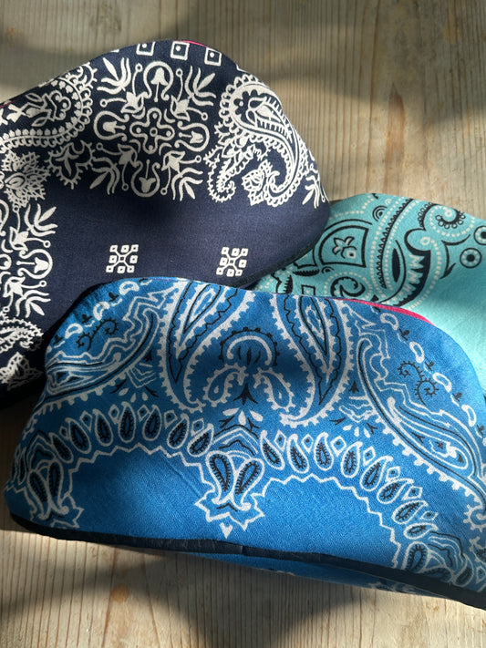 Le Bandana Pouch in Blueberry