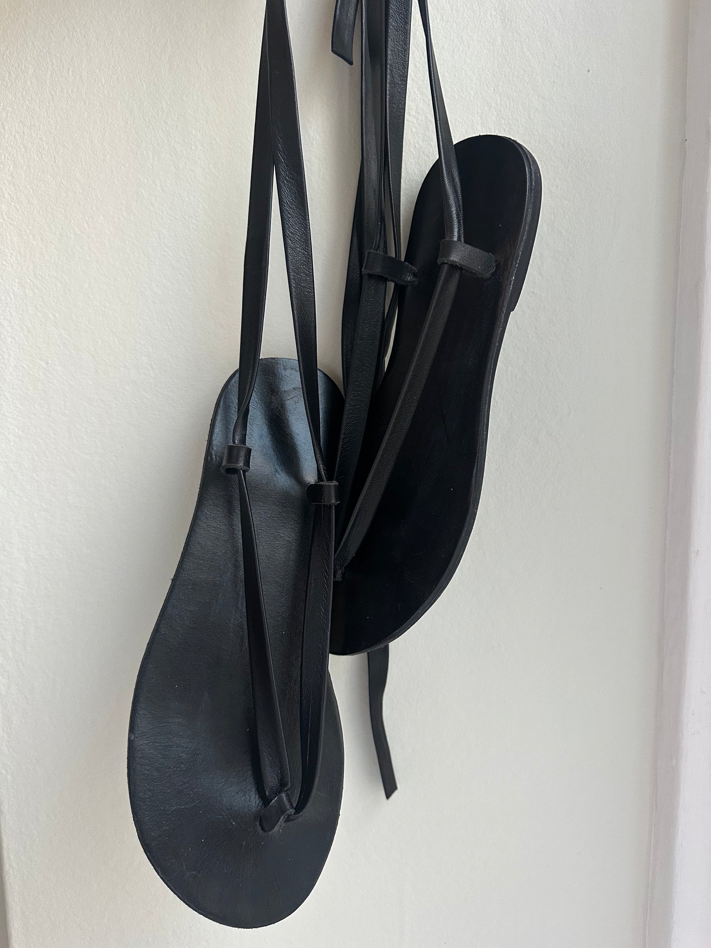 Le Chi Chi Noir Sandal