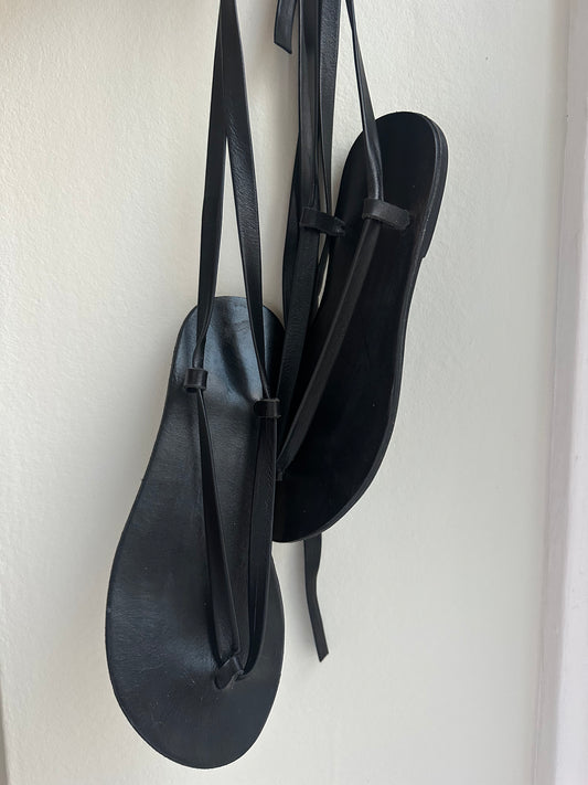 Le Chi Chi Noir Sandal