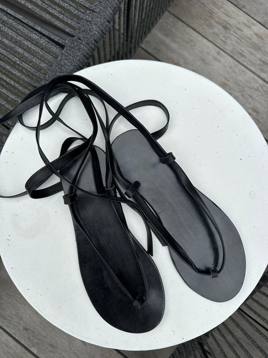 Le Chi Chi Noir Sandal